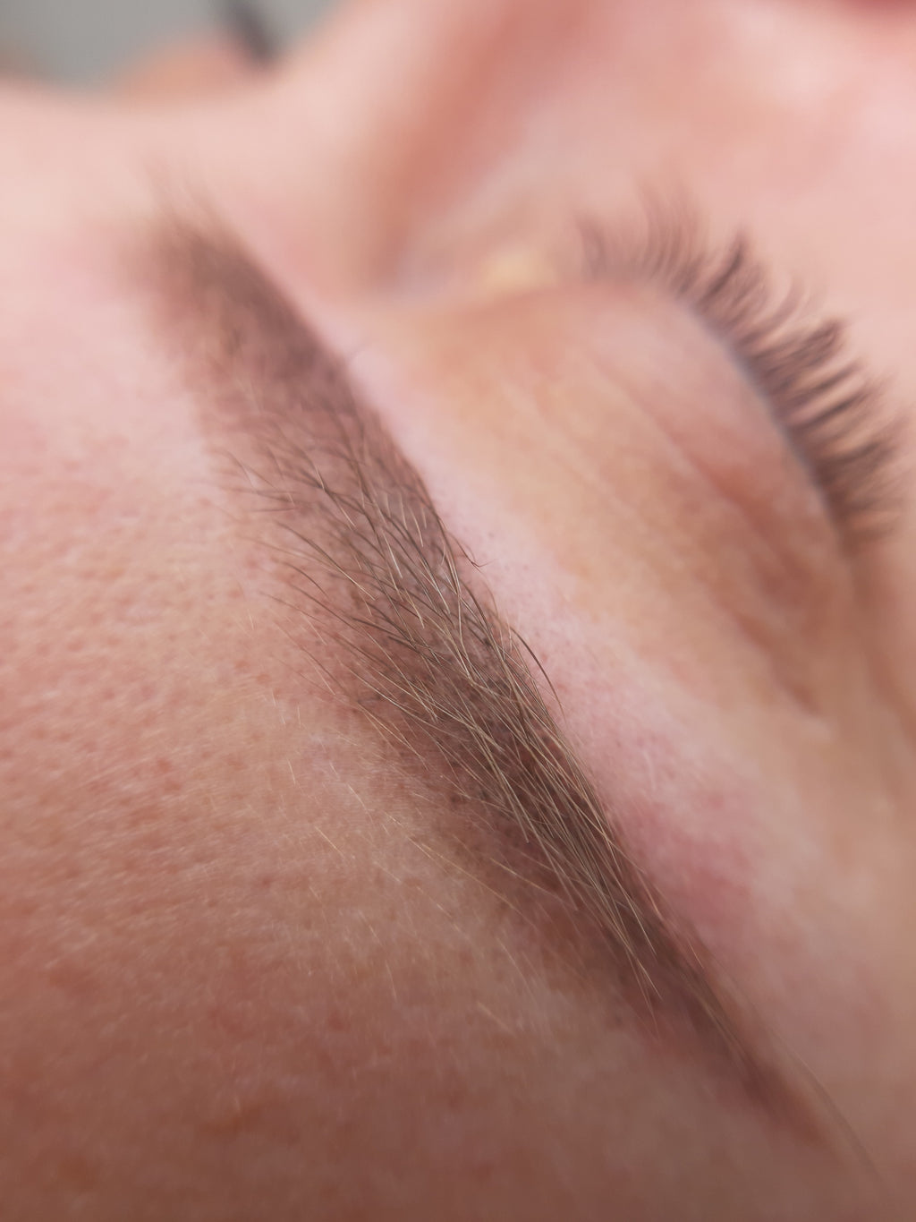 B36 Černá/hnědá 4 – Univerzální hnědá pro permanentní make-up